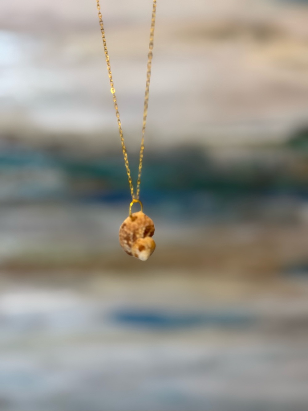 Chestnut Turban Seashell Necklace